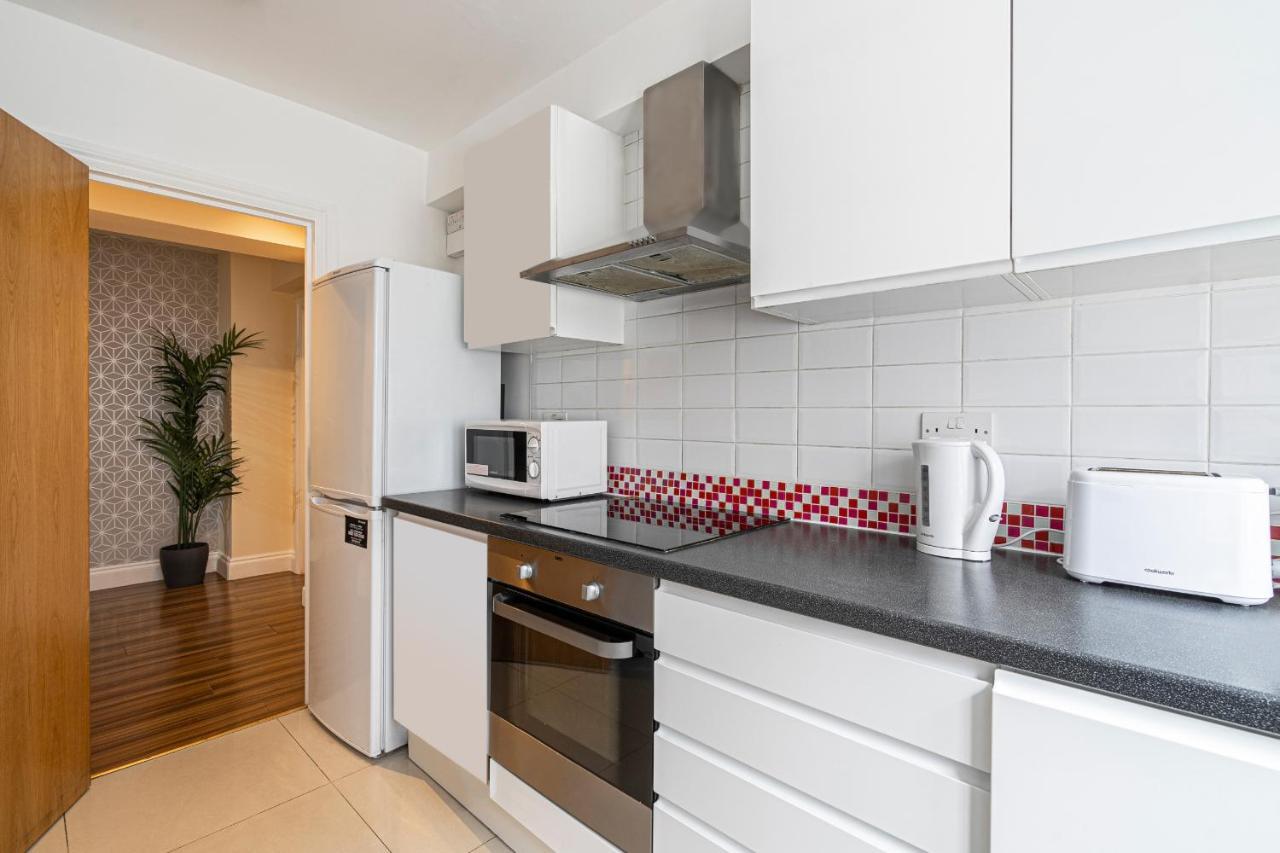 3 Bedrooms Near Hyde Park & Oxford St * Londra